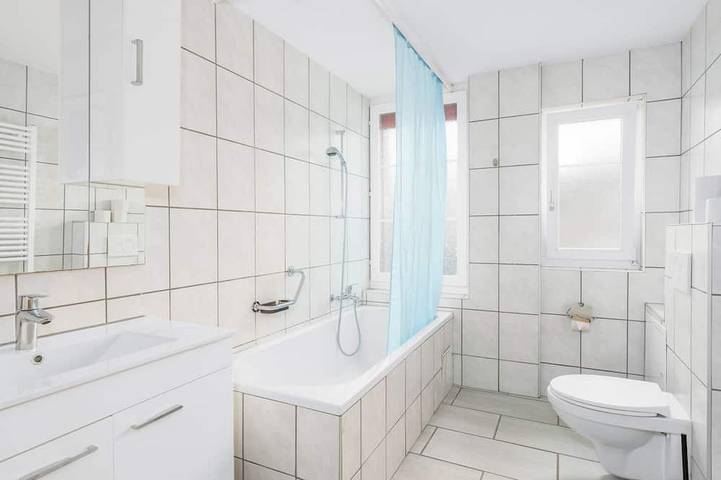 Ganze Wohnung, 3Br Spiez Center Apt, Parking & Balcony near Interlaken in Spiez, Thunersee