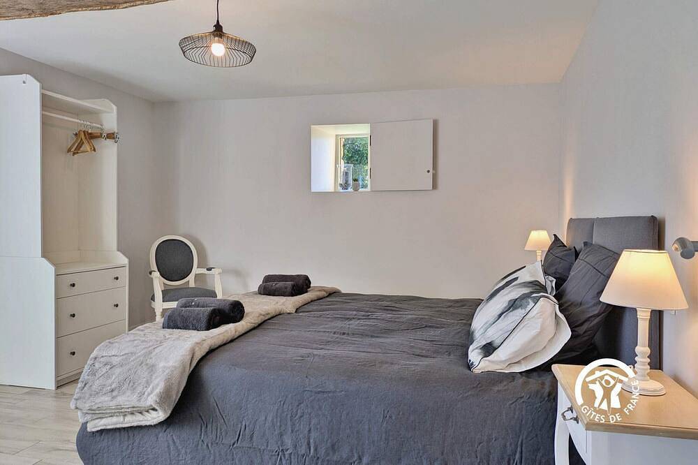 Gîte avec piscine privée - 6 pers. in Bouchamps-lès-Craon, Mayenne