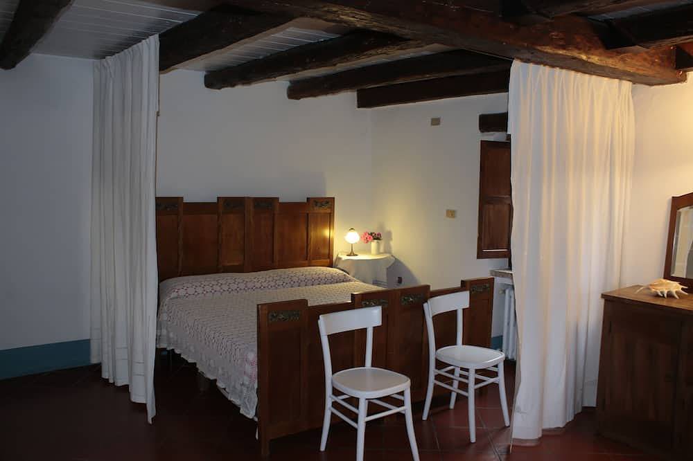 La casa de tres pisos en una corte medieval en Verona in Verona, Provincia de Verona