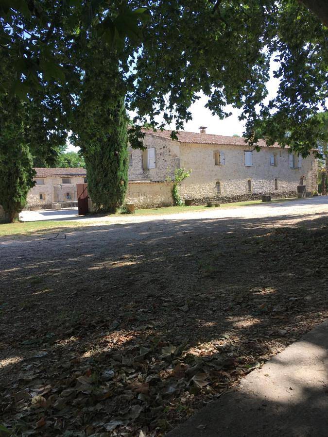 Gîte pour 4 personnes, avec Terrasse ainsi que Jardin et Piscine à La Rouvière