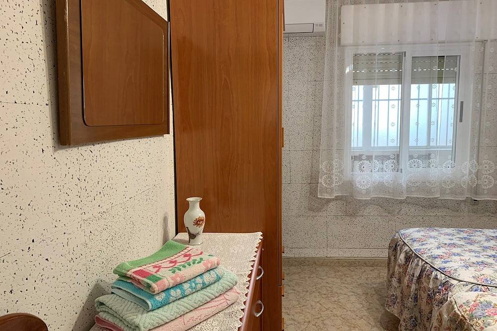 Apartamento entero, Piso bien equipado y de fácil aparcamiento. Ideal punto de partida de sus rutas. in Trujillo, Provincia de Cáceres