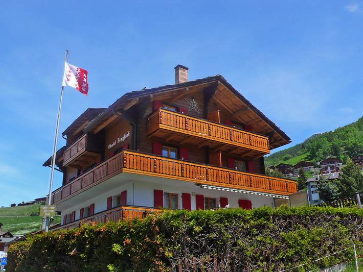 Ferienwohnung für 2 Personen, mit Balkon und Garten sowie Ausblick im Wallis