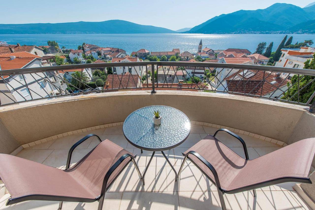 Cały apartament, Donja Lastva Panoramic Views in Tivat, Bay of Kotor
