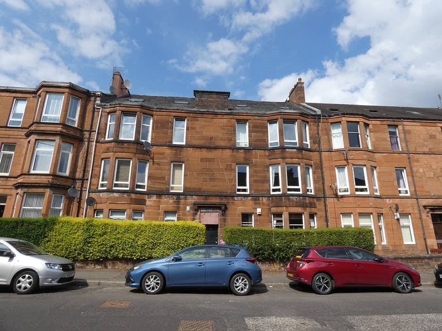 Ganze Wohnung, Duplex 4 Bed Apartment, Very Spacious, Paisley - Near Gla Airport in Paisley, Renfrewshire