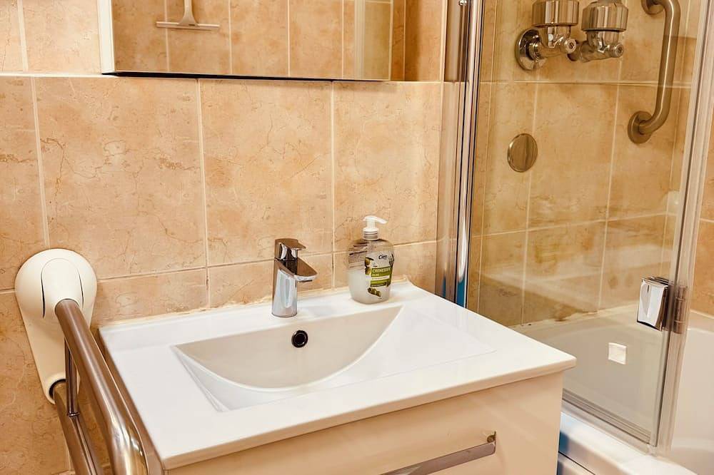 Ganze Wohnung, Sonne & Ruhe – Möbliertes Apartment mit Terrasse | Wohnen auf Zeit in Hannover in Vahrenwald-List, Hannover