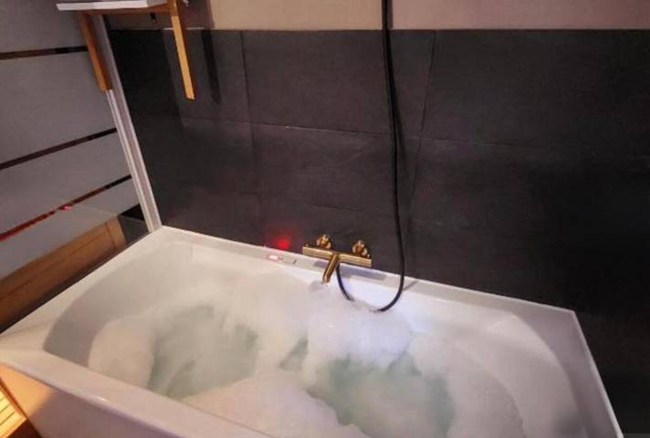 Gîte pour 2 personnes, avec sauna et jacuzzi à Condé-Sainte-Libiaire - 4