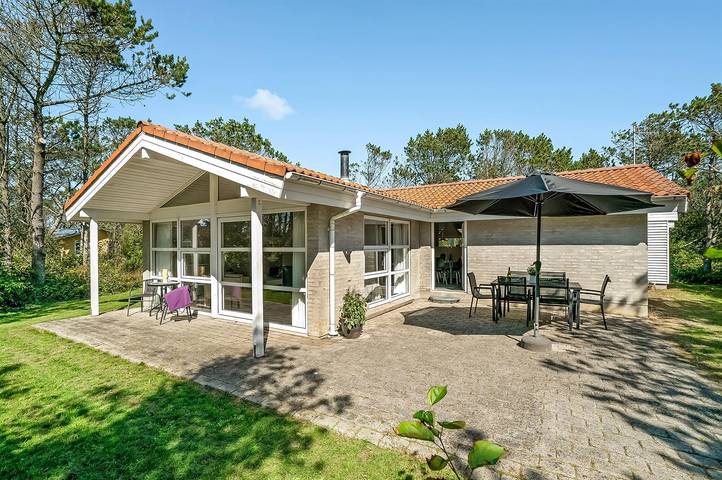 Ferienhaus für 7 Personen, mit Terrasse und Whirlpool sowie Sauna und Garten, mit Haustier in Klitmøller