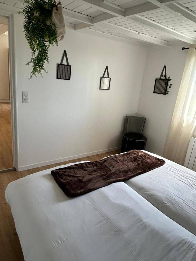 Location de vacances pour 6 personnes, avec terrasse ainsi que jardin et vue dans Saint-Rémy-Boscrocourt