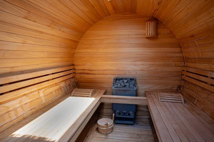 Guest House 'La Suite Des Sommets' with Shared Pool, Shared Terrace and Air Conditioning