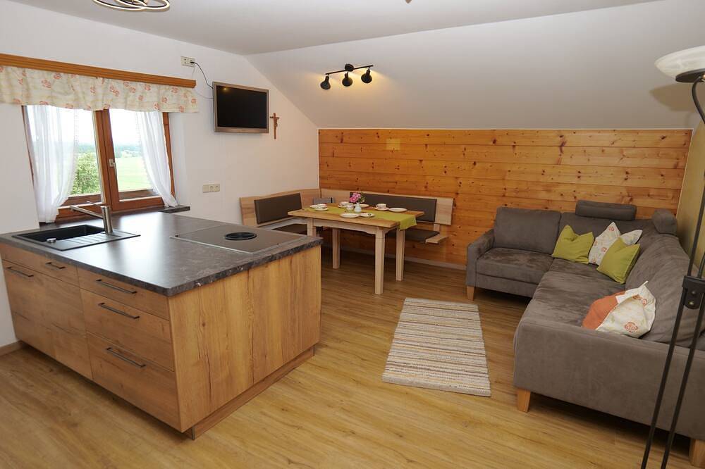 Ganze Wohnung, Ferienwohnung Heuberg, bis 4 Personen, 55 qm, 2. Og, 2 sep. Schlafzimmer in Bad Feilnbach, Bayerische Alpen