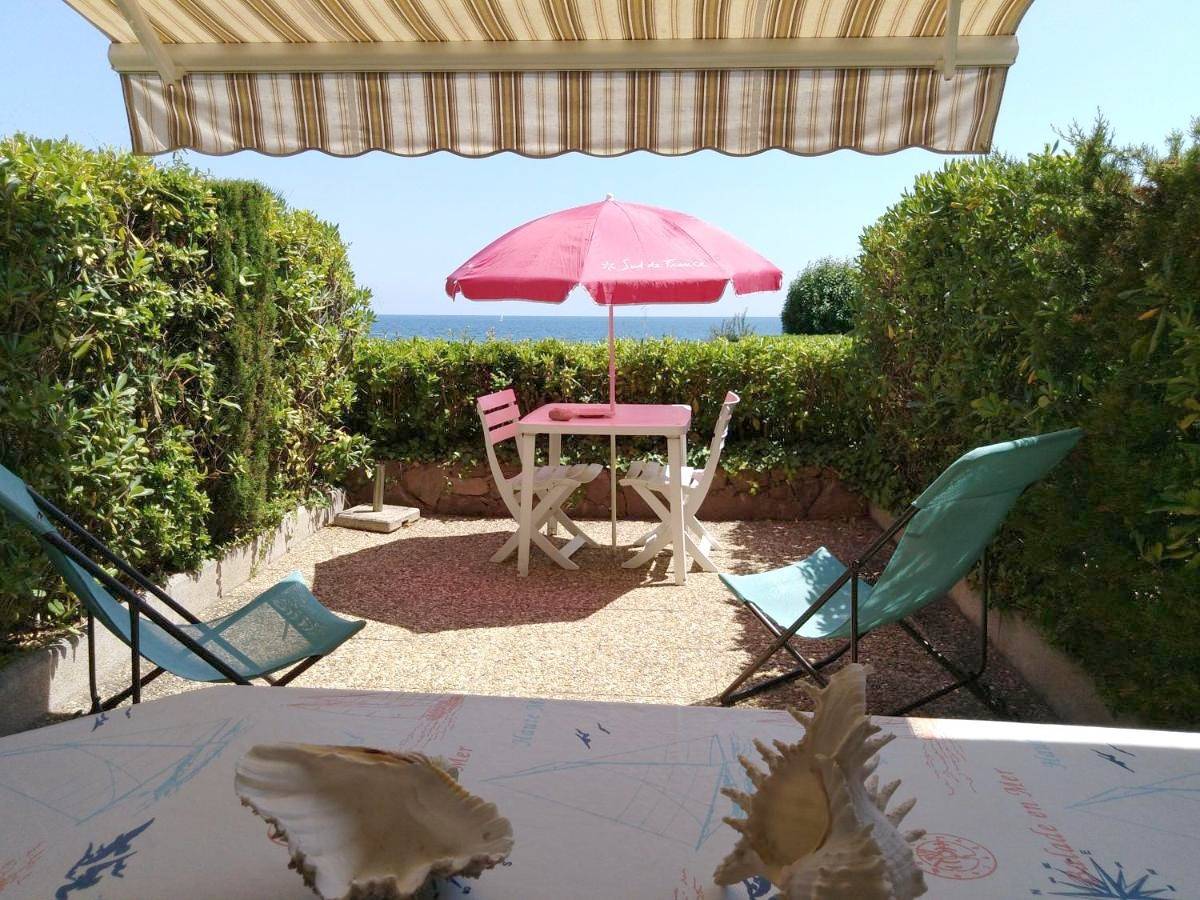 Appartement entier, Studio pieds dans l'eau in Boulouris, Saint-Raphaël