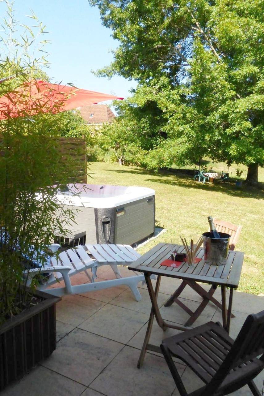 Suite with Hot Tub in Frayssinet-le-Gélat, Quercy