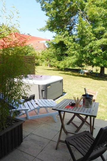 Chambre d’hôte pour 2 personnes, avec jardin et vue à Frayssinet-le-Gélat
