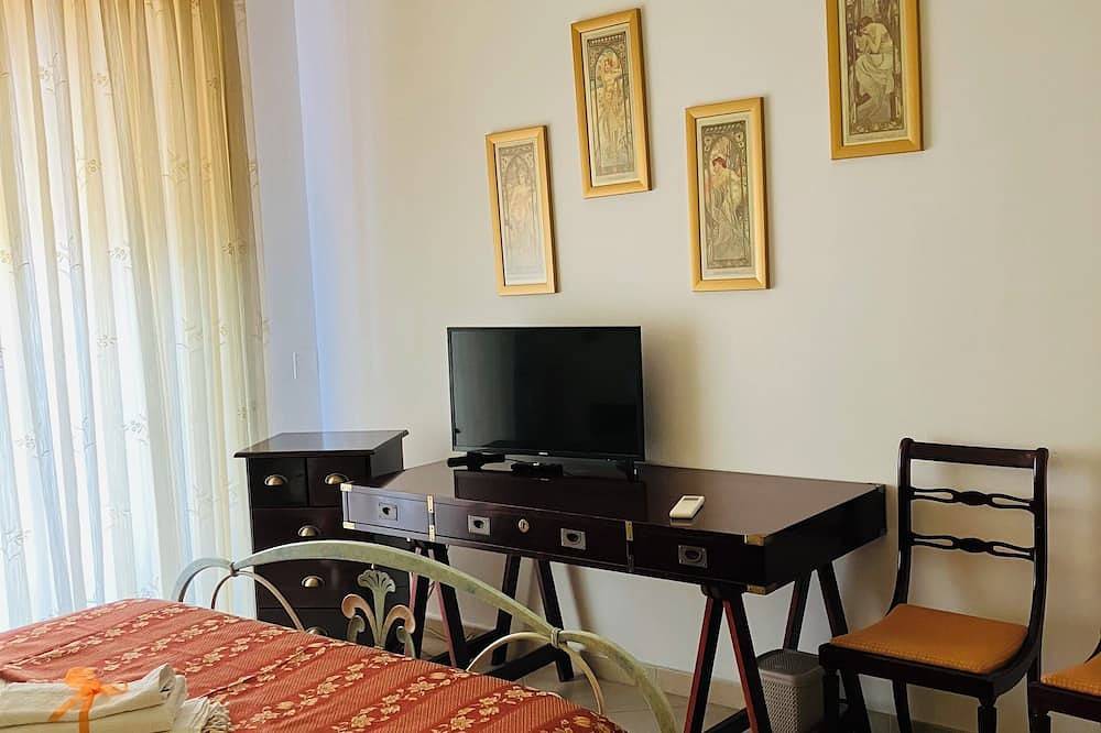 Livia's Dwelling Spacious Original Cozy for Digital Nomads and Families in Ostia, Roma