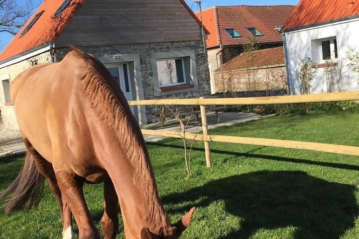 Gîte pour 5 personnes, avec jardin dans Caffiers