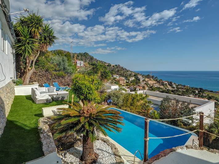 Chalet para 12 personas, con Balcón y Jacuzzi además de Terraza y Jardín en Provincia de Barcelona - 3