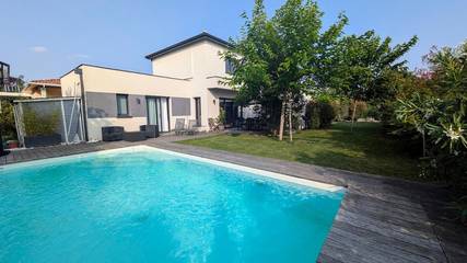 Gîte pour 8 personnes, avec jardin ainsi que terrasse et piscine à Beauzelle