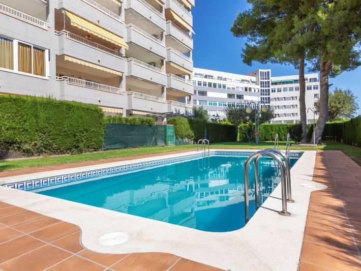 Ferienwohnung für 6 Personen, mit Terrasse und Garten sowie Pool