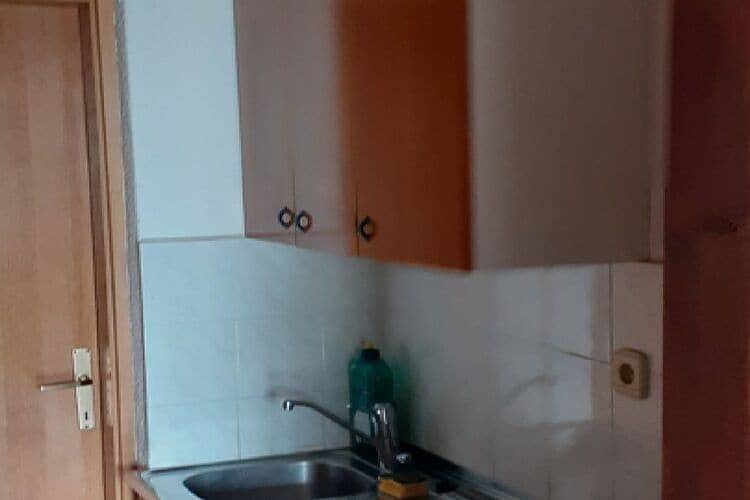 Cijeli apartman, Apartments Rudi - One Bedroom Apartment with Terrace in Primorsko-goranska županija