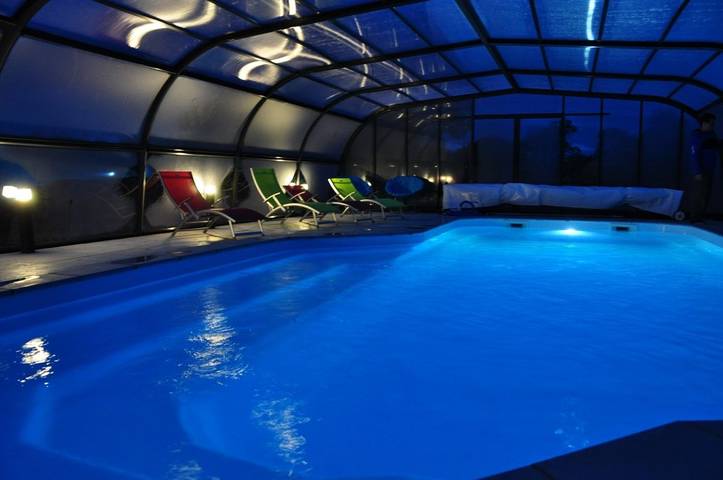 Gîte pour 4 personnes, avec Terrasse ainsi que Jardin et Piscine dans Chapelle de Lancerf