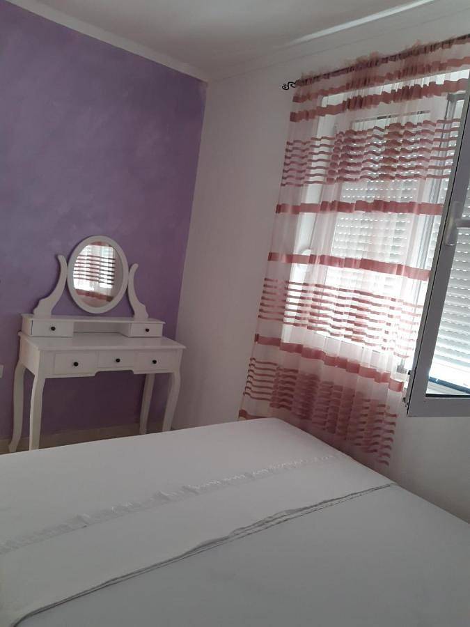 Gîte pour 5 personnes, avec terrasse dans Risan - 3