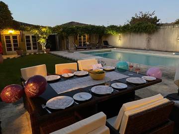 Location de vacances pour 19 personnes, avec balcon ainsi que vue et piscine à Lauzun