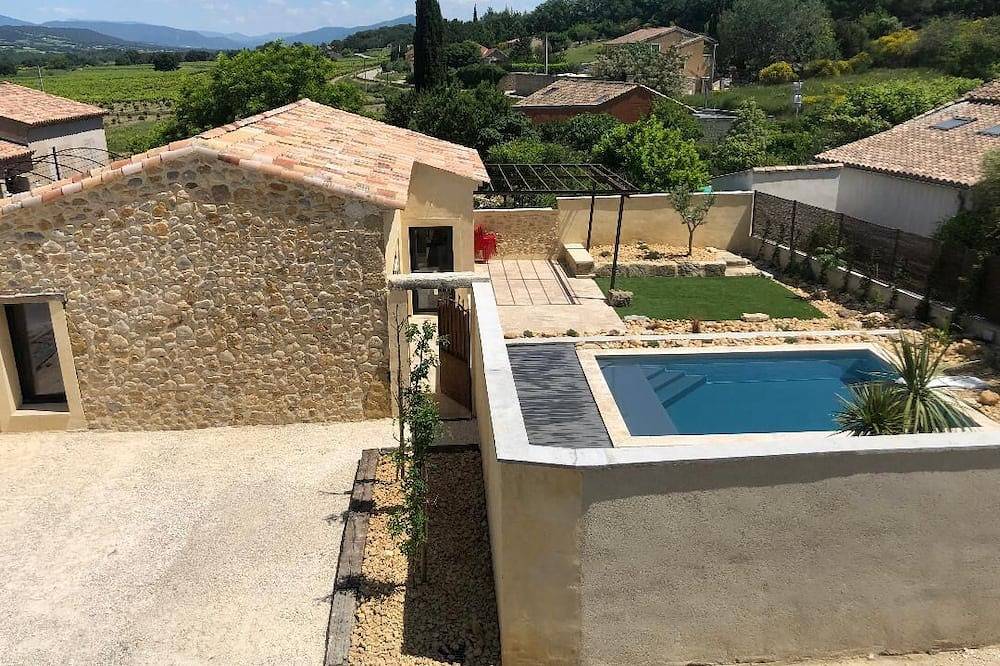 Small air-conditioned villa with heated swimming pool in Saint-Roman-de-Malegarde, Vaucluse
