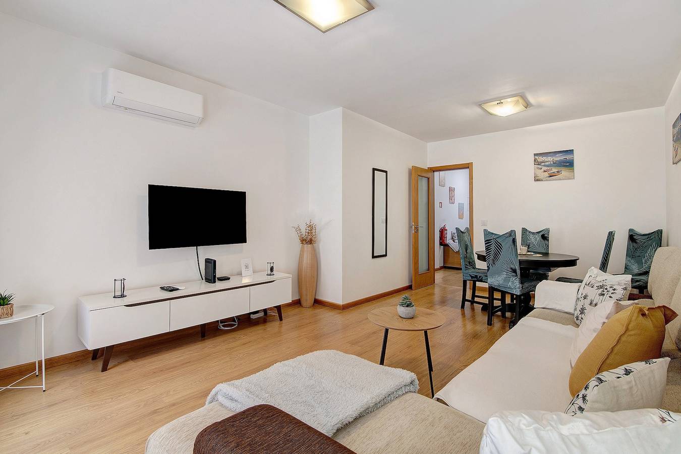 Appartamento intero, Appartamento 'Ria Formosa Pool Haven' con Piscina Condominiale, Wi-Fi e Aria Condizionata in Olhão, Parque Natural da Ria Formosa