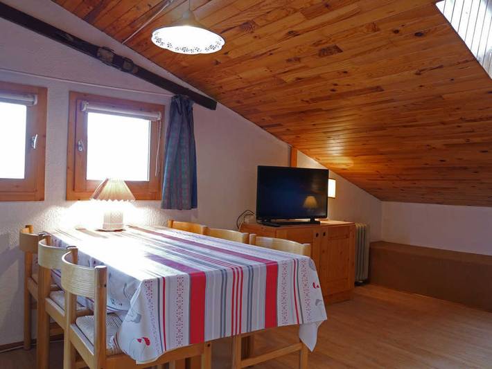 Appartement entier, Appartement cosy à Montchavin, rénové, 5 pers, balcon, proche commerces et pistes, parking gratuit in Bellentre, La Plagne-Tarentaise