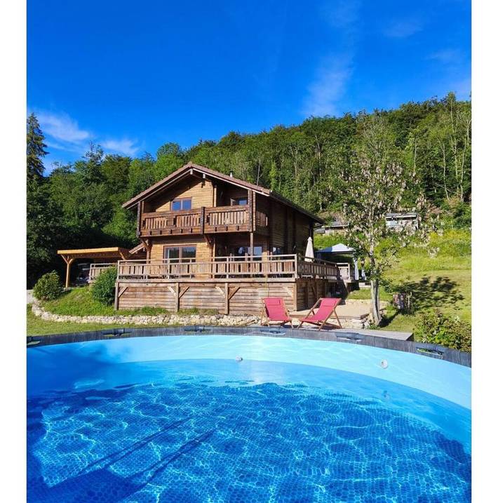 Chalet pour 10 personnes, avec Balcon et Jacuzzi ainsi que Terrasse et Jardin