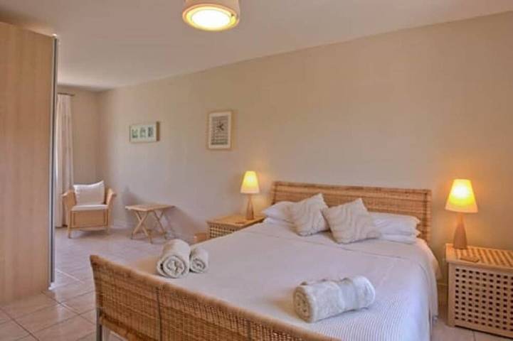 Gîte pour 8 personnes, avec jardin et piscine à Verzeille - 4