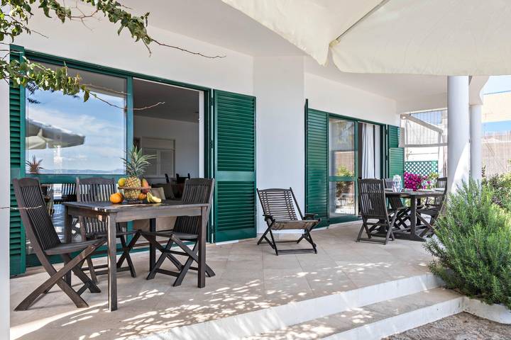Villa de vacances "Faro Beach House" avec vue sur la mer, Wi-Fi, Jardin et Terrasse ; Parking disponible dans la propriété in Ilha de Faro, Montenegro (Faro)