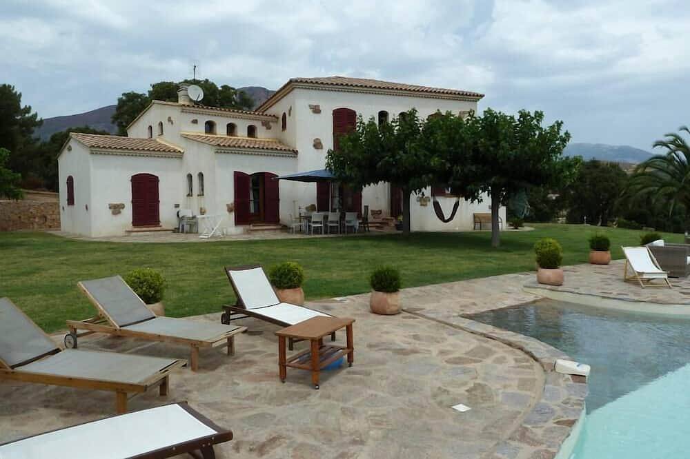 Villa de 250m2 sur 15ha vue golfe d’Ajaccio Prix spécial 30 juillet au 27 Aout in Afa, Région d'Ajaccio