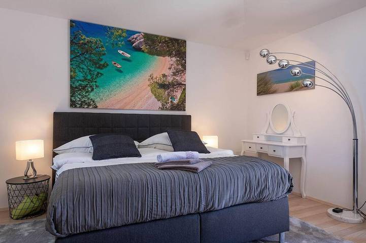 Lovely home in Kavran with private swimming pool, can be inside or outside in Marčana, Südküste Istrien
