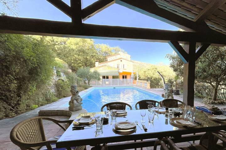 Gîte pour 10 personnes, avec piscine à Cabris