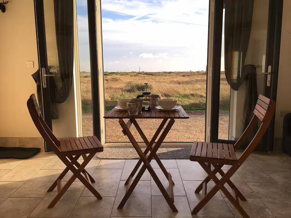 Entire apartment, Mistral Coastal Cabin - Dungeness, sleeps 2/3 - Pass the Keys in Dungeness, Kent