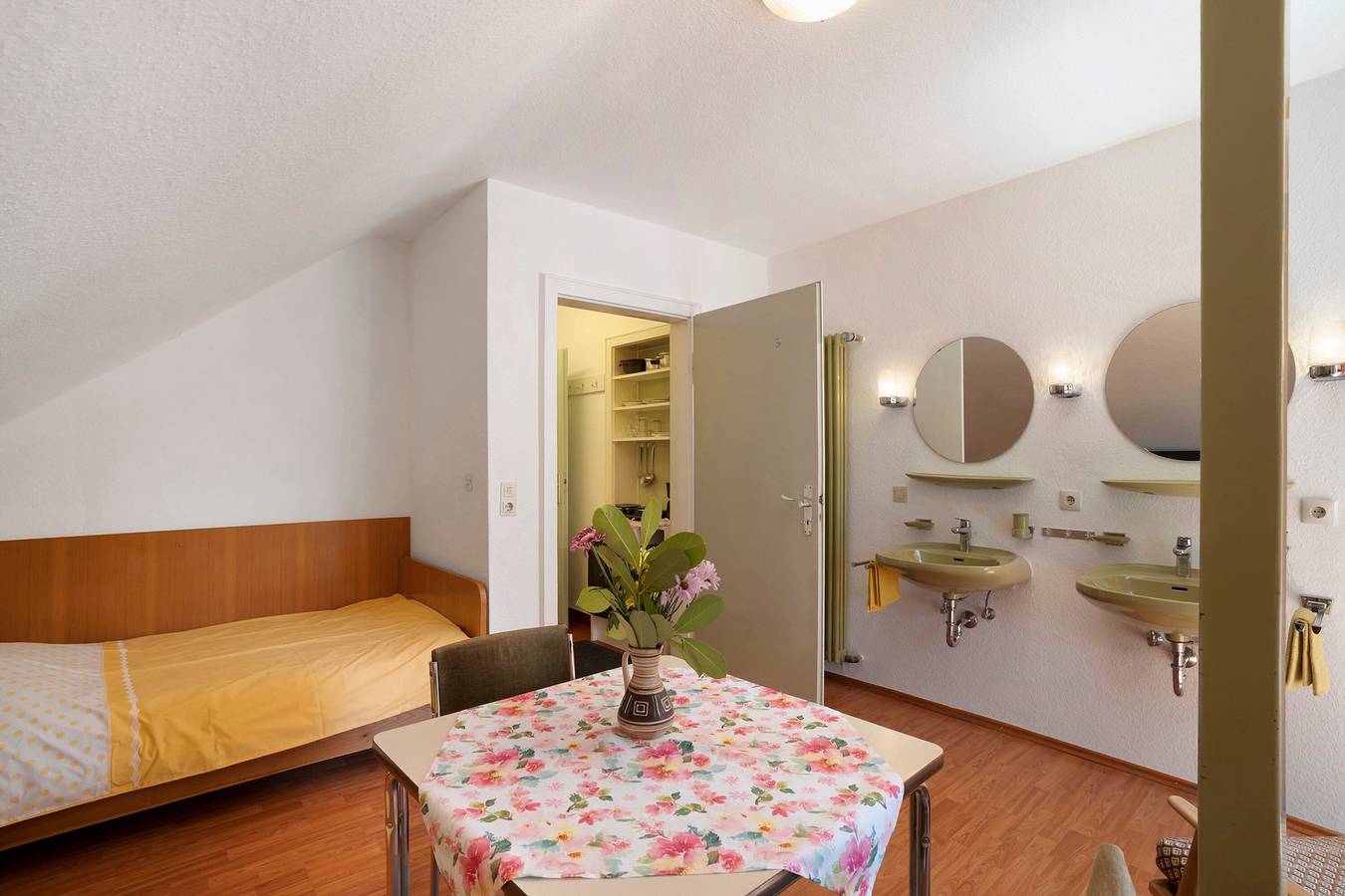Ganze Wohnung, Ferienwohnung 'Nr 9' mit Bergblick und Balkon; weitere Hunde auf Anfrage in Bad Wildbad, Nordschwarzwald