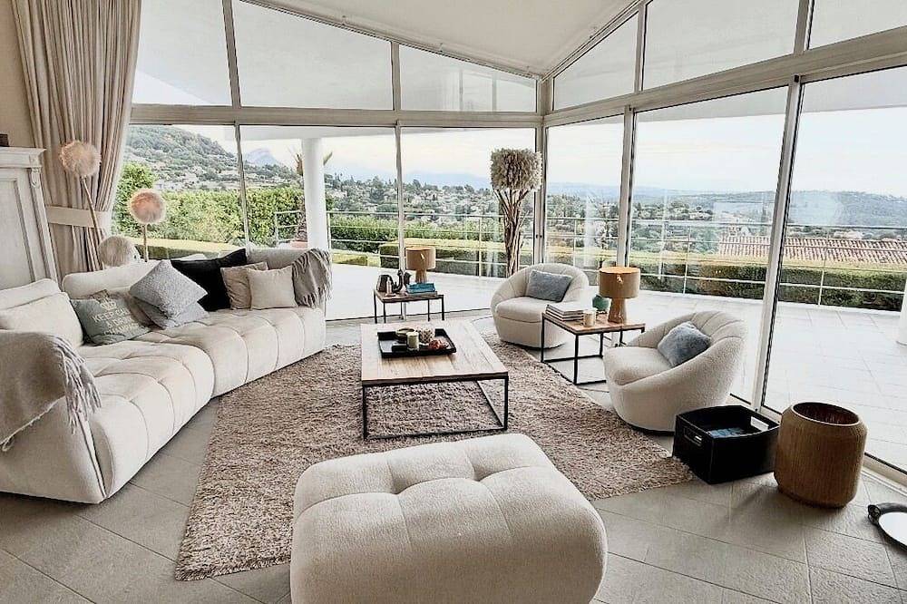 Impresionantes vistas al mar en villa de diseño exclusivo!Destino de verano e invierno! in Tourrettes-sur-Loup, Region de Cannes