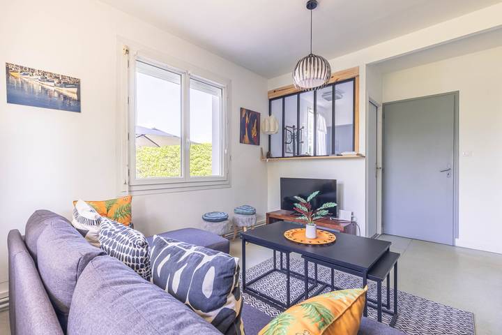 Apartamento entero, Apartamento en Saint-Pierre-d’Oléron con terraza, jardín privado y Wi-Fi in Saint-Pierre-d'Oléron, Côte de Beauté