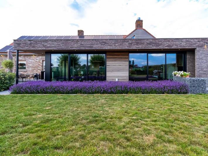 Location de vacances pour 10 personnes, avec sauna et terrasse ainsi que jardin et jacuzzi dans Roesbrugge-Haringe