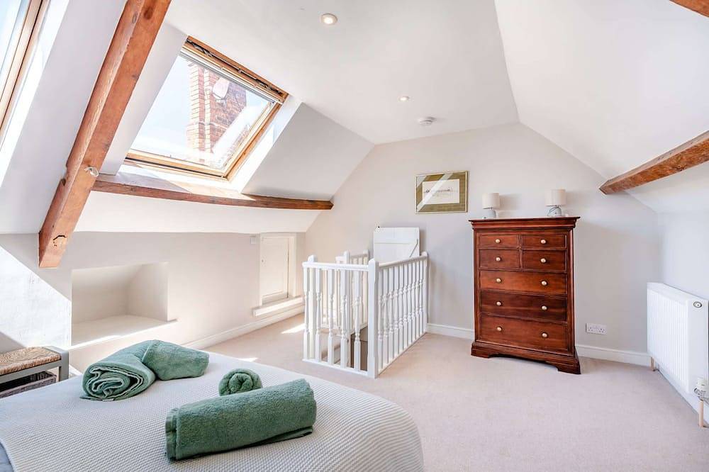 Passiflora Cottage Close to Swanage Beach and Town Sleeps 7 in Swanage, Dorset