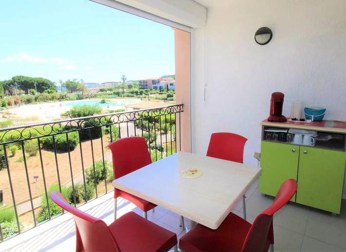 Gîte pour 4 personnes, avec piscine ainsi que terrasse et vue à Gassin - 3