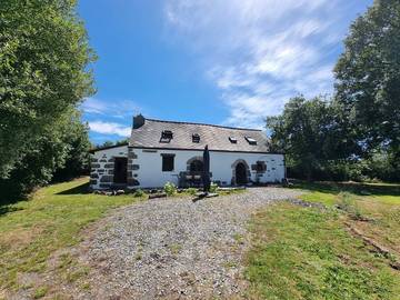 Gîte pour 6 personnes, avec piscine et jardin à Locarn