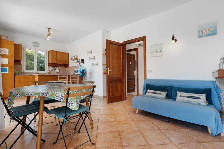 Entire apartment, Apartment 'Annina' with Private Terrace, Wi-Fi and Air Conditioning in Pittulongu, Olbia