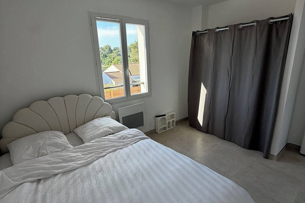 Appartement entier, Charmante maison à 20 min des plages in Rocbaron, Côte méditerranéenne (France)