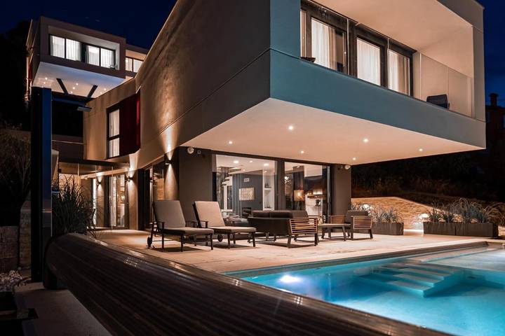 Villa pour 8 personnes, avec vue ainsi que balcon et piscine à Kali - 2