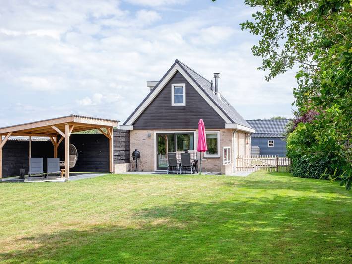 Ferienhaus für 4 Personen, mit Terrasse und Garten sowie Sauna in Den Burg