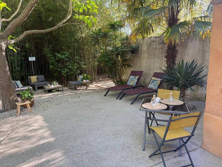 Location de vacances pour 2 personnes, avec jardin ainsi que vue et piscine, animaux acceptés à Mérindol - 4
