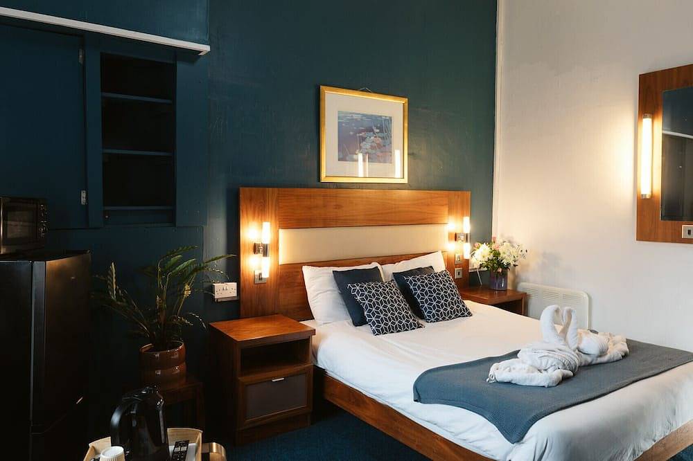 Second Floor Room. 12 in Paisley, Renfrewshire