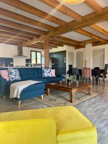 Gîte pour 6 personnes, avec terrasse et jardin à Turenne